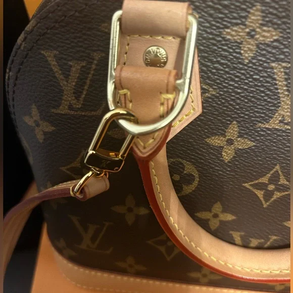 Louis Vuitton Alma BB *Beautiful Condition* w/lock, key & dustbag -like new! - Picture 14 of 16